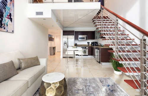 Downtown Miami Condo | Brickell River LOFT/parking & 12 min to South Beach
