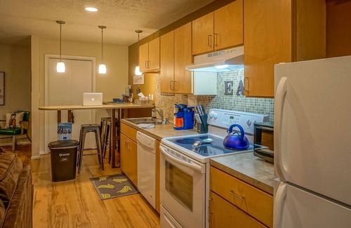 University Heights Apartment | Bricklight district apartment with great balcony! - Walk to UNM, Nob Hill