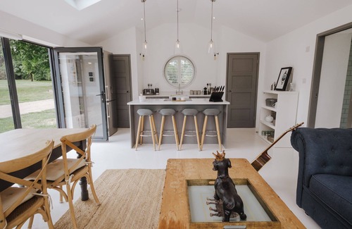 Whippingham Cottage | Brickworks and Vines - Luxury Cottages