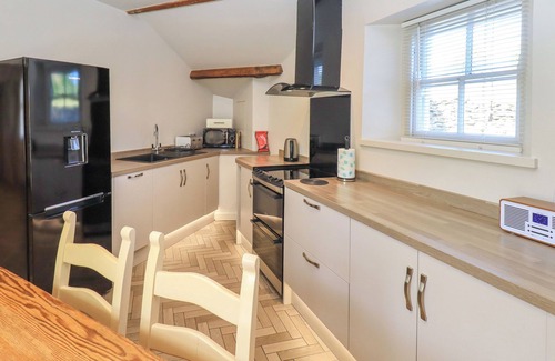 Haverthwaite Cottage | BRIDGE END COTTAGE, pet friendly, with open fire in Cartmel