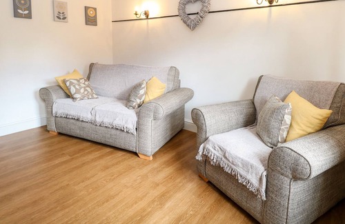 Hethel House | BRIDGE END COTTAGE, pet friendly, with open fire in Mulbarton