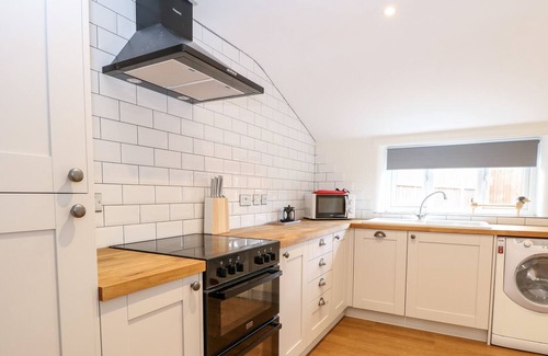 Hethel House | BRIDGE END COTTAGE, pet friendly, with open fire in Mulbarton