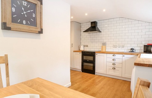 Hethel House | BRIDGE END COTTAGE, pet friendly, with open fire in Mulbarton