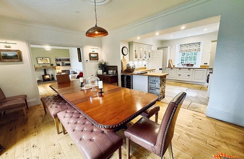 Haltwhistle House | Bridge End House - Country House & Private River Bank