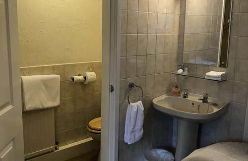 Oulton House | Bridge Farm Hotel