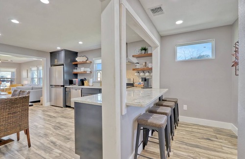 New Braunfels House | Bridge Haus I Minutes from popular New Braunfels Attractions!