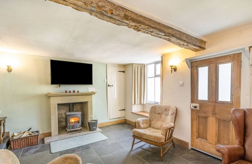 Backbarrow Cottage | BRIDGE HOUSE, pet friendly, character holiday cottage in Newby Bridge