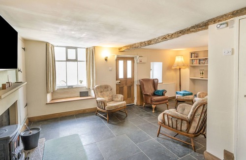 Backbarrow Cottage | BRIDGE HOUSE, pet friendly, character holiday cottage in Newby Bridge
