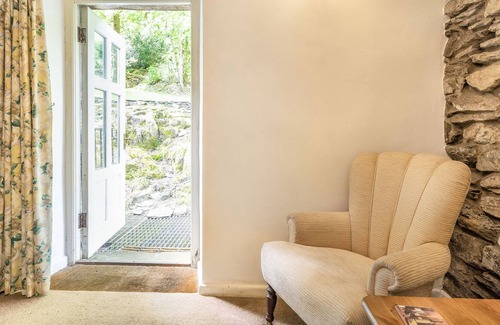 Backbarrow Cottage | BRIDGE HOUSE, pet friendly, character holiday cottage in Newby Bridge
