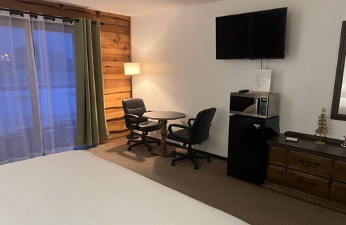 Tomahawk Cabin | Bridge Inn 2nd Floor1 KingBed Balcony River View