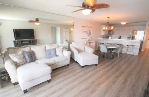 Osage Beach Condo | Bridge Pointe Condo at the Grand Glaize Arm Covered Deck Overlooking Lake!