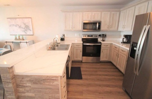 Osage Beach Condo | Bridge Pointe Condo at the Grand Glaize Arm Covered Deck Overlooking Lake!