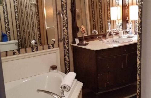 Eureka Springs Historic District Bed & Breakfast | Bridgeford House Bed and Breakfast