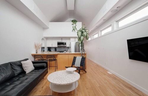Bridgeland House | Bridgeland House - Unique, Modern, City Views, Free Parking & Central A/C