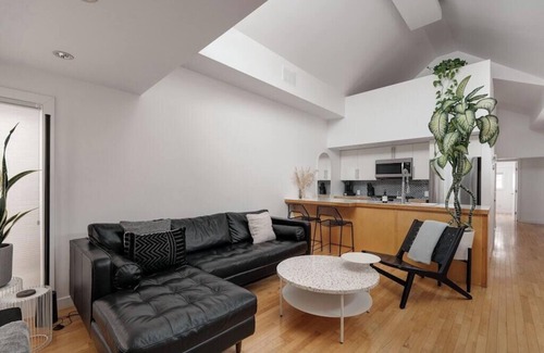 Bridgeland House | Bridgeland House - Unique, Modern, City Views, Free Parking & Central A/C