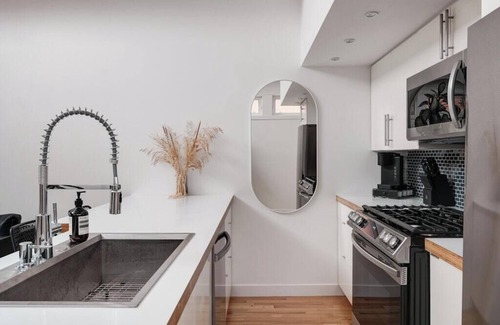 Bridgeland House | Bridgeland House - Unique, Modern, City Views, Free Parking & Central A/C