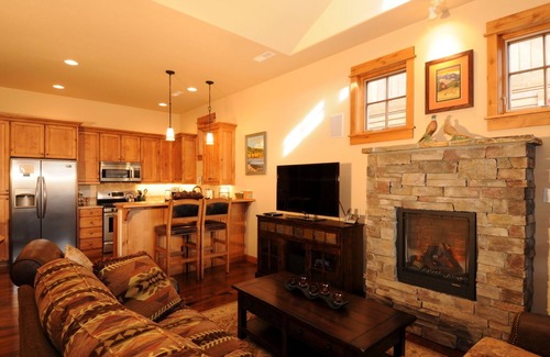 Bozeman House | Bridger Bungalow - An elegant townhome close to Bozeman and golf course!
