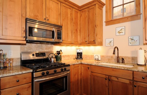 Bozeman House | Bridger Bungalow - An elegant townhome close to Bozeman and golf course!