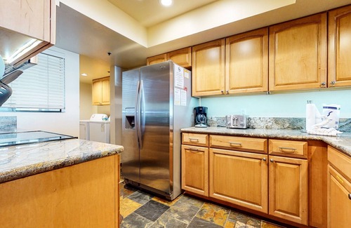 Mammoth Lakes Condo | Bridges #308 (4-Bedroom Condo) with Mountain view by RedAwning