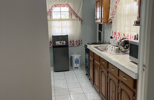 Portmore Apartment | BridgeView Apartment 20 minutes from Hellshire Beach