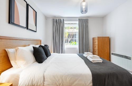 Riverside Apartment | Bridgeview Retreat, 2Bed 2Bridge