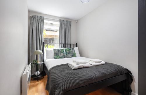 Riverside Apartment | Bridgeview Retreat, 2Bed 2Bridge