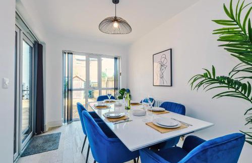 Stoke-on-Trent House | Bridgewater House by Truestays - NEW 3 Bedroom House in Stoke-on-Trent