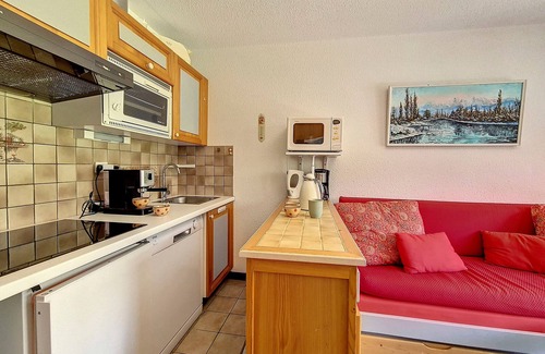 Saint-Martin-de-Belleville Apartment | Bright Apartment · Near Ski Lifts · Balcony with Mountain Views