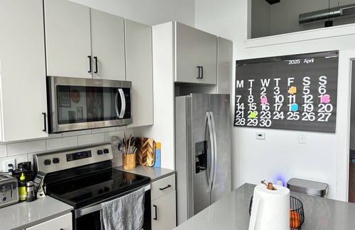 NoDa Apartment | Bright 1 Bdrm Loft Apartment in central Noda