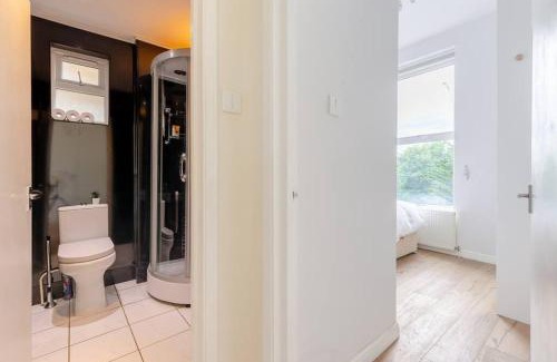Fortune Green Apartment | Bright 1 Bed Flat in West Hampstead with Balcony