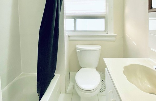 High Park North Apartment | Bright 1 bed next to High Park!