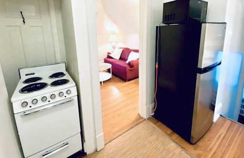 High Park North Apartment | Bright 1 bed next to High Park!