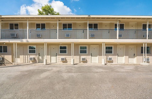 East Downtown Houston Apartment | Bright 1-Bedroom APT w/Queen Bed & Bath