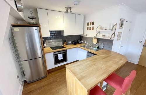 Bristol City Centre Apartment | Bright 1 Double bed Apartment Near Cabot Circus