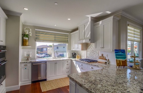 Roseville - Fleet Ridge Condo | Bright 1735 SF, 2 Suits. Centrally Located From the Bay to the Sea in min’s.