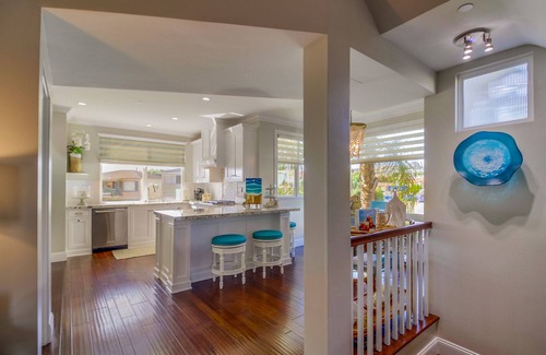 Roseville - Fleet Ridge Condo | Bright 1735 SF, 2 Suits. Centrally Located From the Bay to the Sea in min’s.
