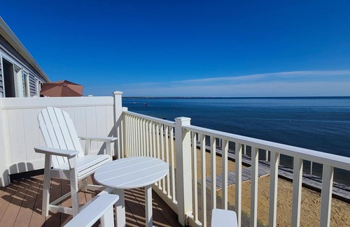 North Truro Condo | Bright 1BD Bayfront Condo-RIGHT ON THE BEACH, Amazing Waterfront & Provincetown Views, A/C