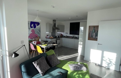 Coldharbour Apartment | Bright 1BD Flat w/Balcony - Heart of Brixton!