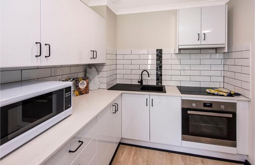 South Perth Apartment | Bright 1Bedroom Apartment close to Foreshore and CBD