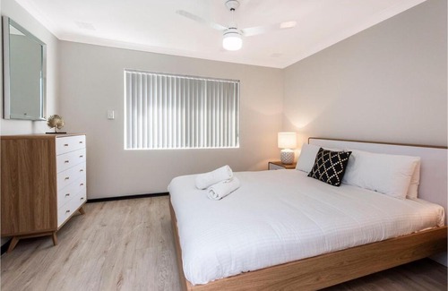 South Perth Apartment | Bright 1Bedroom Apartment close to Foreshore and CBD