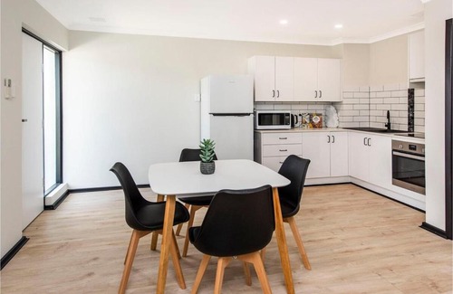 South Perth Apartment | Bright 1Bedroom Apartment close to Foreshore and CBD