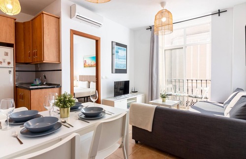 Perchel Sur Apartment | Bright 1BR Apartment with AC, Modern Amenities, and WIFI in Málaga