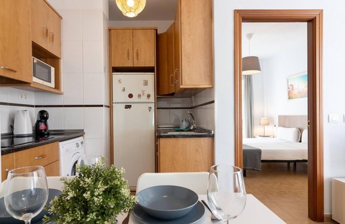 Perchel Sur Apartment | Bright 1BR Apartment with AC, Modern Amenities, and WIFI in Málaga
