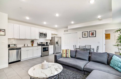 Fairmount Condo | Bright 2 BD/BA Condo near the MET