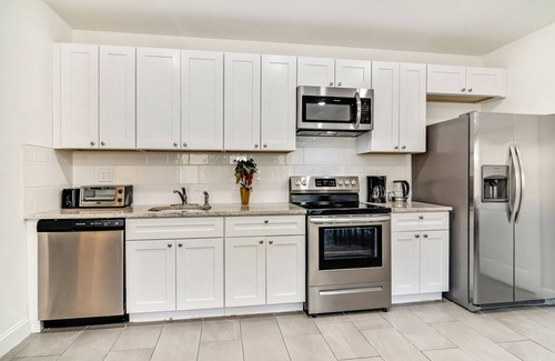 Fairmount Condo | Bright 2 BD/BA Condo near the MET