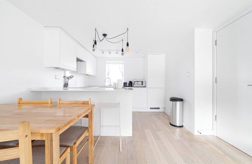 Belgravia Apartment | Bright 2-Bed, 2-Bath with Balcony