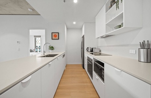 Canberra Apartment | Bright 2-Bed Apartment with Gym, BBQ & Pool Access