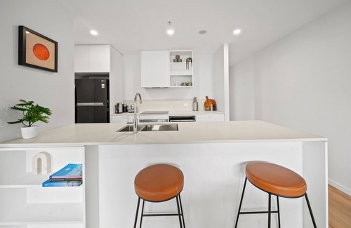 Canberra Apartment | Bright 2-Bed Apartment with Gym, BBQ & Pool Access