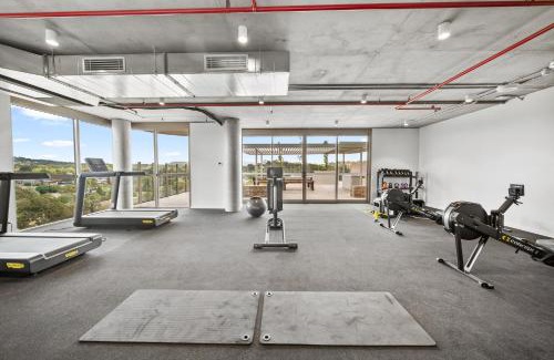Phillip Apartment | Bright 2-Bed Apartment with Gym BBQ & Pool Access