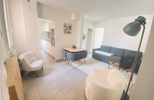 Cote Pavee Apartment | Bright 2-bedroom apartment